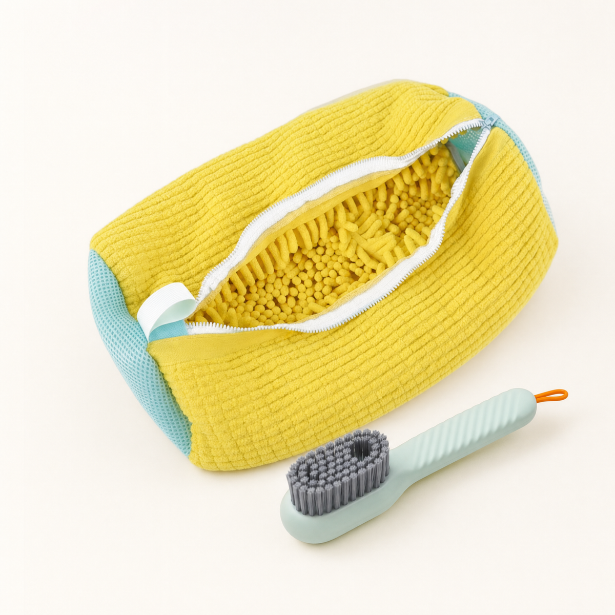 Le Sac Baskets, sac de lavage avec sa brosse
